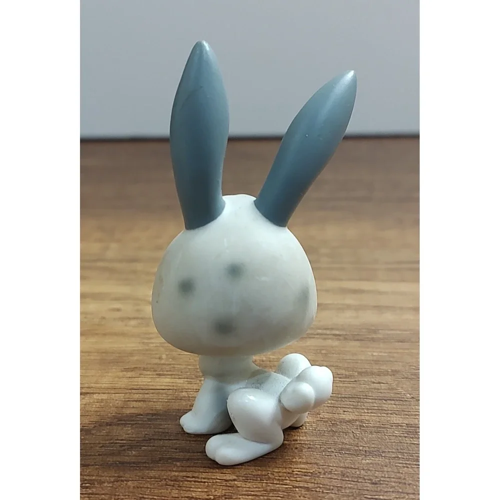 LPS Littlest Pet Shop Bunny Grey and White Purple Dot Eyes B15